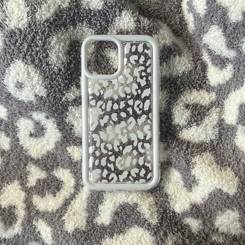 iphone 12/12 pro case, never used.